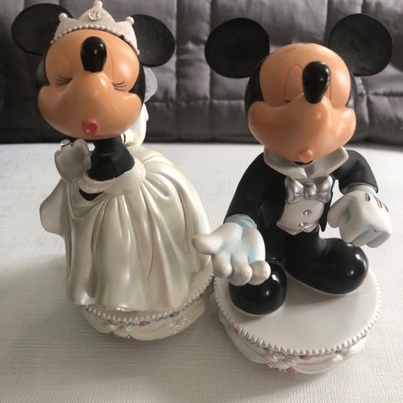 Mickey and Minnie Wedding Kiss Bobbleheads - Picture 2 of 4